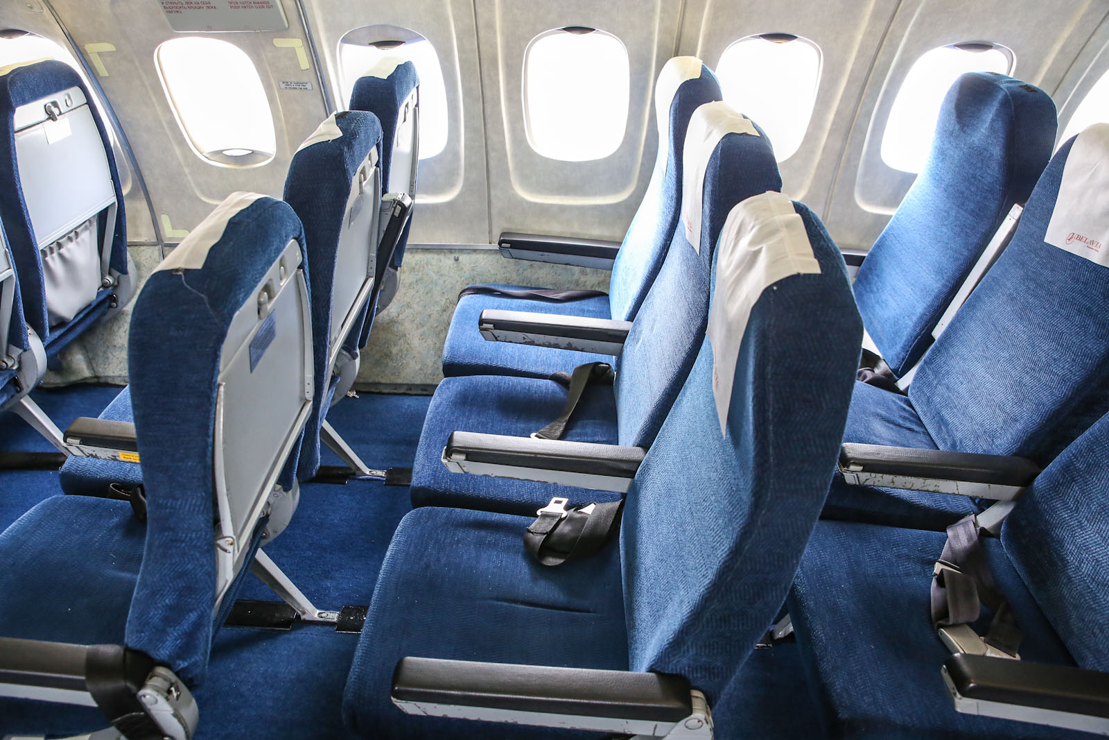 Как избежать кресла посередине в салоне самолета