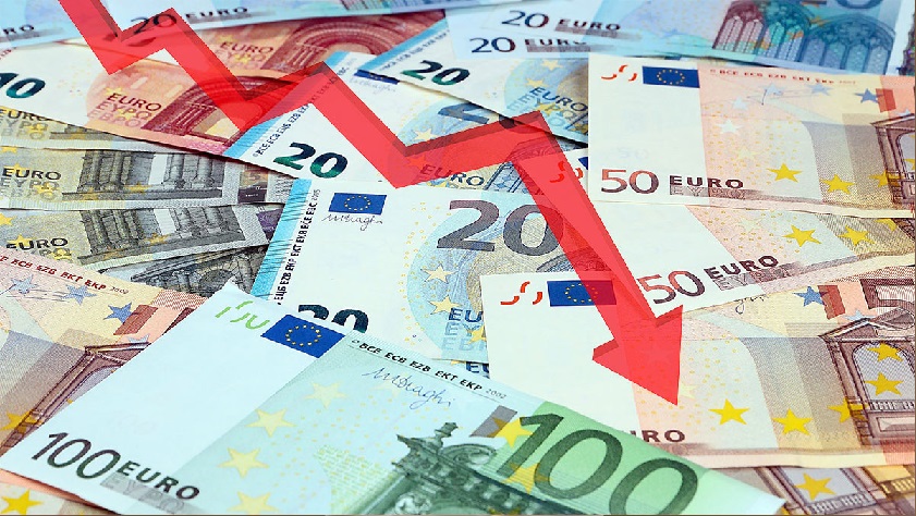Евро опустился ниже 85 рублей впервые с 10 февраля