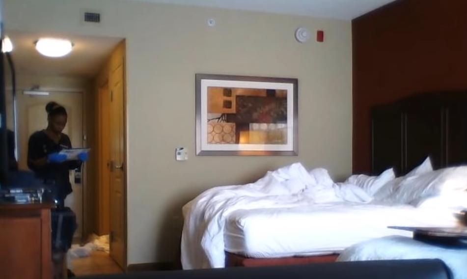 Турист установил тайно камеру с своем номере отеля...